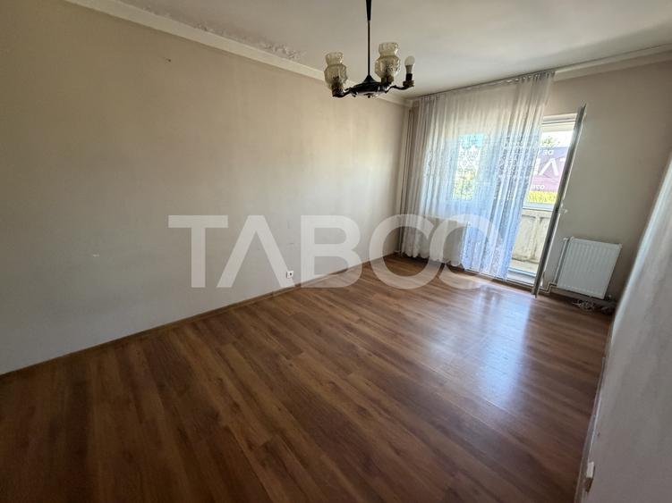 Apartament decomandat 2 camere 2 balcoane 54 mpu zona Tabacari