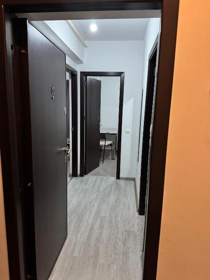 Garsoniera mobilata si utilata la etajul 1 in bloc cu lift