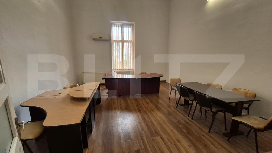 Birou de inchiriat, 44 mp, zona Ultracentrala, cladire autorizata PSI