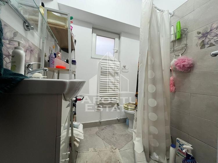 Casa individuala,3 camere, 2 bai, acces auto, garaj,teren 3182 mp
