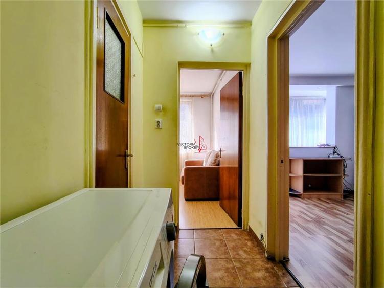 Apartament 3 camere decomandat in bloc reabilitat zona Ozana