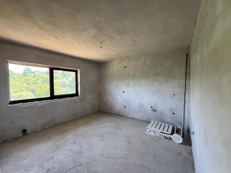 Casa semifinisata V. Ghinzii teren 18 arii