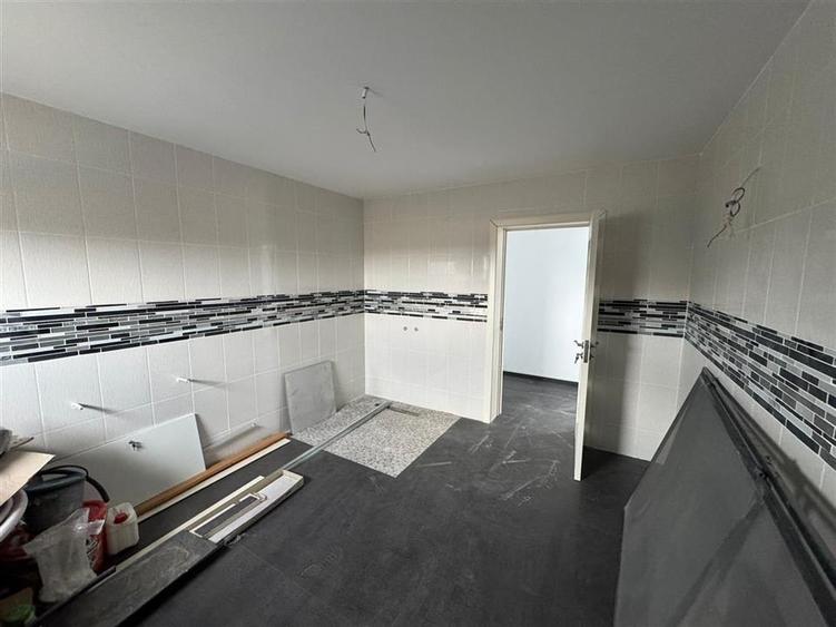 Casa P+M de vanzare in Campineanca (strada asfalata)
