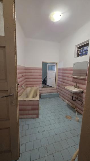 Piata Ovidiu , Centru vechi, 4 camere , 2 bai