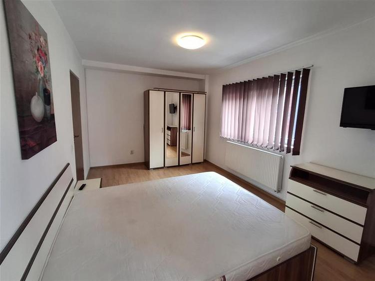 Apartament 3 camere 2 bai parcare zona Strand
