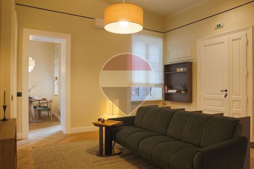 De vânzare apartament cu 3 camere, 2 băi, restaurat integral - Central