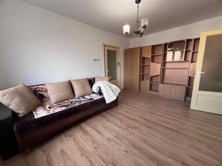 Apartament 2 camere, etaj 1, Simeria-zona Centrala