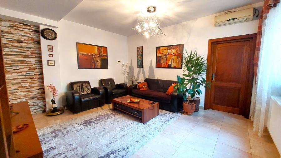 Casă la preț de apartament în zona Armenească, renovată și consolidată integral