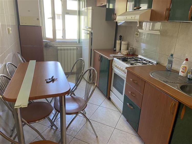 Apartament 4 camere Focsani , zona b- dul Independentei , suprafata generoasa 85