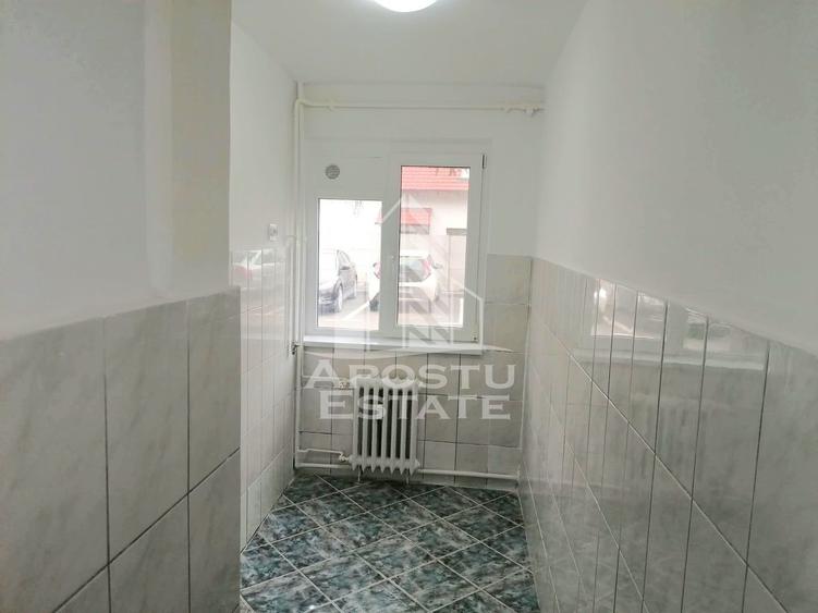 Apartament semidecomandat, renovat,2 camere,parter,Bulevardul Cetatii