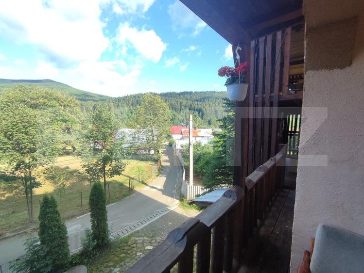 Pensiune 12 camere, 1500 mp teren, Sucevita