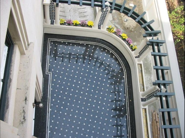 Apartament cu 6 camere si terasa, in vila Art Deco, in Capitale!