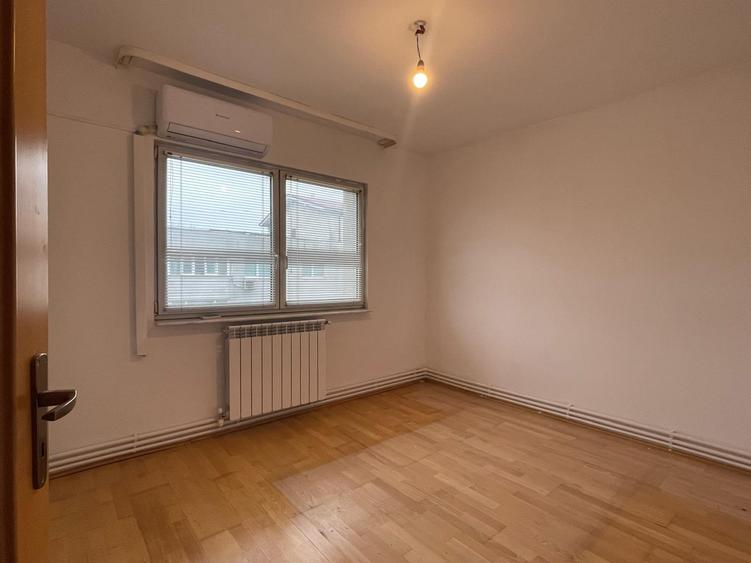 Tomis III, apartament cu 4 camere decomandate, centrala pe gaz, liber