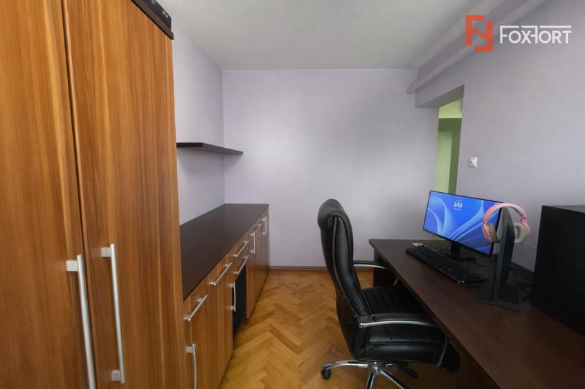 Apartament 4 camere, semidecomandat - Vlaicu, Arad