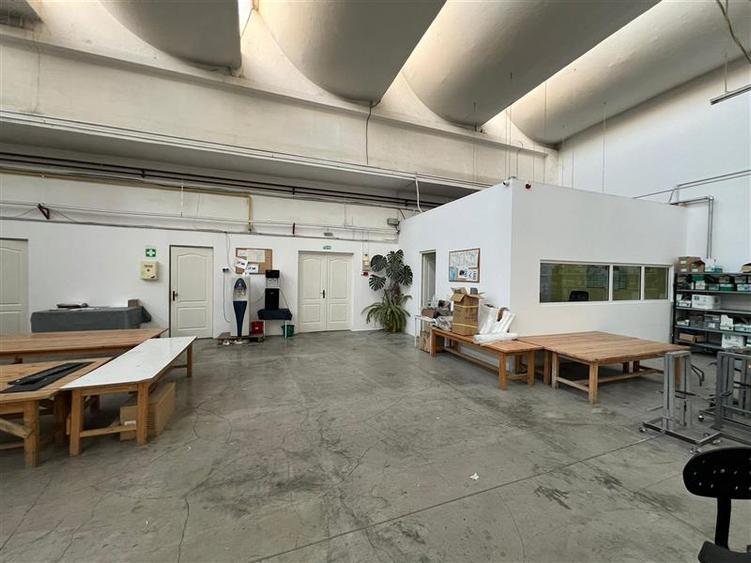 De vanzare spatiu industrial cu suprafata de 1543 m2