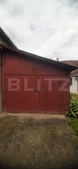 Apartament de vanzare, la casa, cu 2 camere si garaj 66 mp zona Lazaret