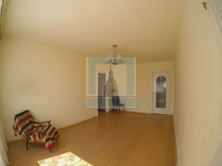 Apartament 3 camere, boxă - zona Grivitei