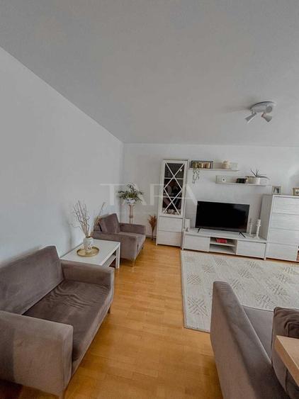 Apartament spațios, 4 camere, 106 mp, două balcoane, parcare, central.
