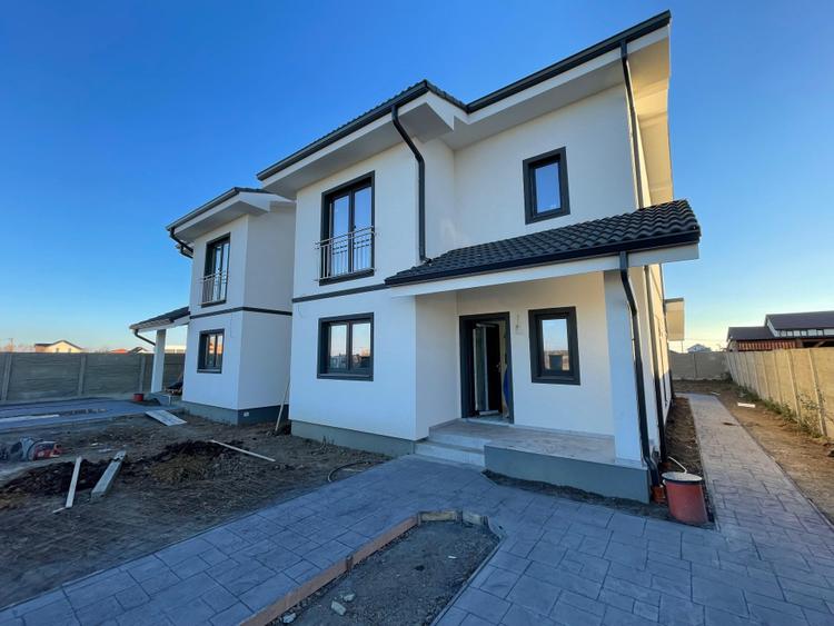 Duplex despartit prin camera tehnica finisaje premium Mosnita