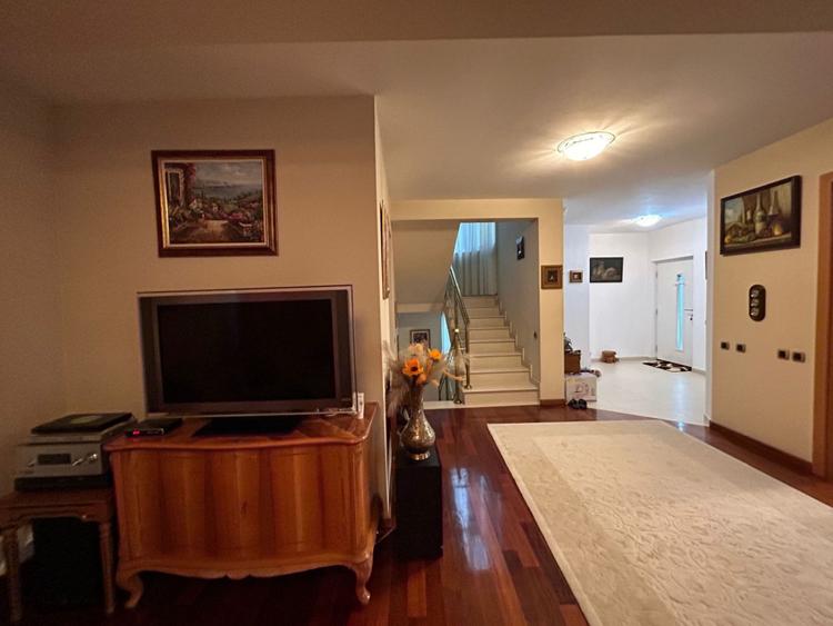Casa individuala, 6 camere, 300 mp, 1100 mp teren, Prof Ioan Rus