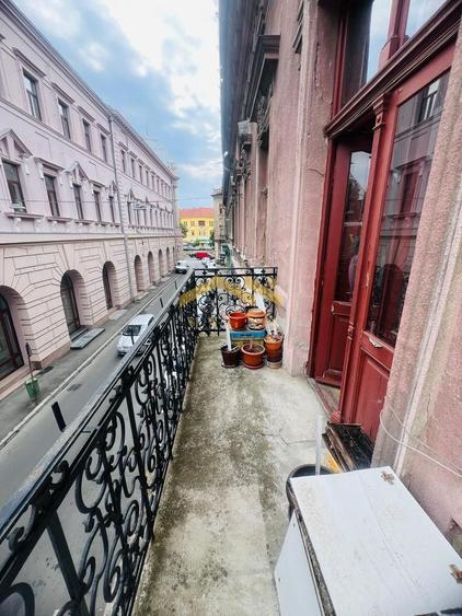 Apartament (pretabil pentru Birou ,Cabinet etc.) de vanzare in centru.
