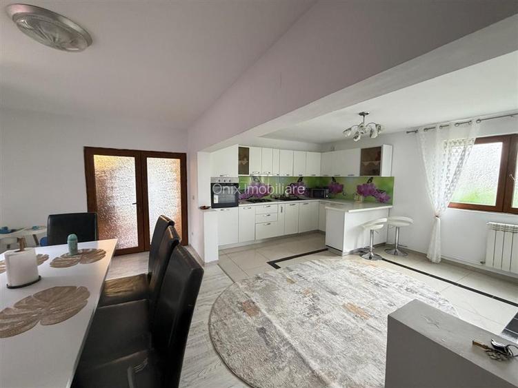 Vanzare Casa Strejnicu, 2 Intrari Separate, Mobilata - 12