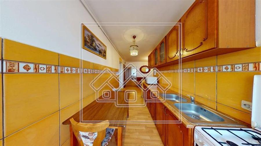 Ap decomandat, etaj 6/10, 3 camere, balcon - Vasile Aaron