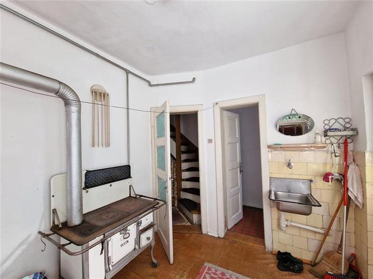 Resita Casa 5 Cam D-P-Etj.1 si Curte