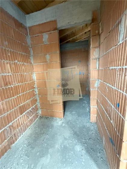 Casa individuala cu 4 camere 3 bai si 390 mp teren in Sura Mica
