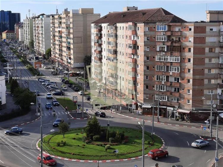 Apartament cu 4 camere 2 bai balcon si pivnita de vanzare pe Mihai Viteazu din S