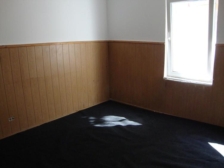 Particular vand casa la curte zona   dr sarii