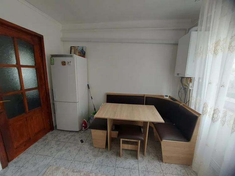 Garsonieră decomandată, mobilată în Podu Roș