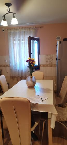 Apartament 2 camere,decomandat,zona Liliacului