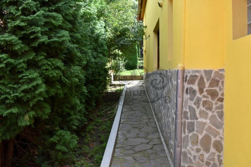 Vand casa deosebita ,cu 9 camere in Centrul Istoric Brasov