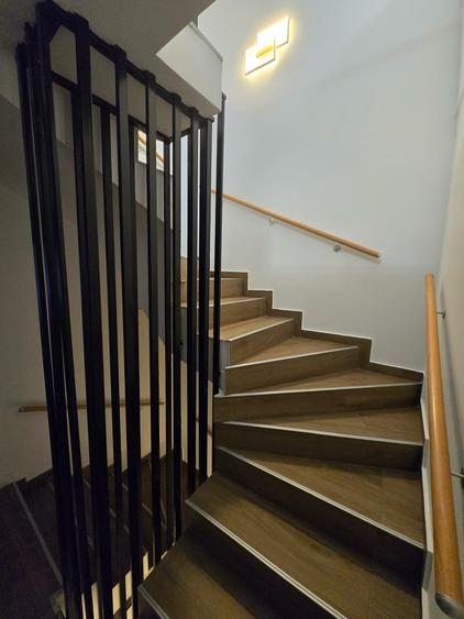 Casa/Vila cu 5 camere/ P+1+M/ Popesti-Leordeni