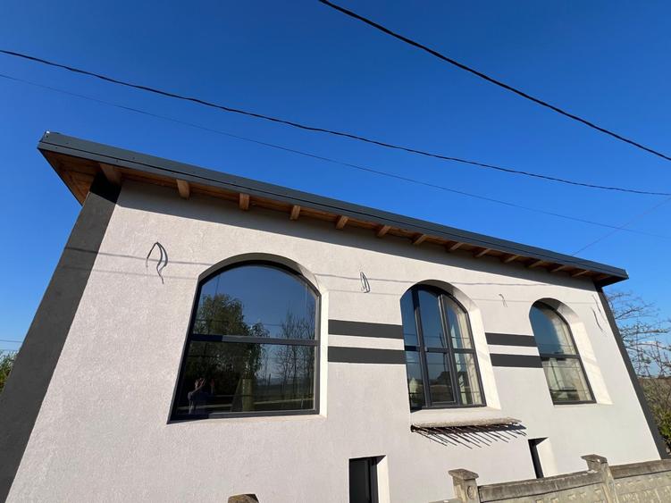 Casa din 2 apartamente și 2 birouri