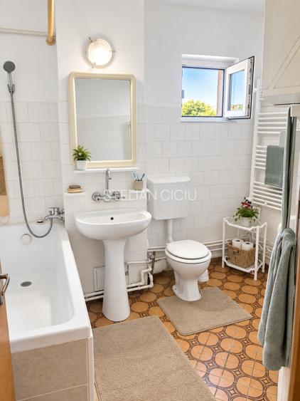 Apartament 3 camere decomandat, 72 mp, Bd. 1 Decembrie - 3