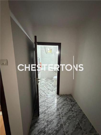 Apartament renovat, 3 camere semidecomandat, Dr. Taberei in spatele restaurantul