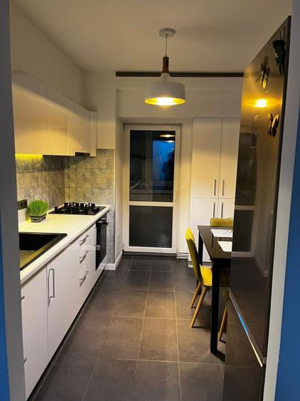 Apartament 3 camere decomandate, 2 bai, etajul 1, zona strazii Bucuresti