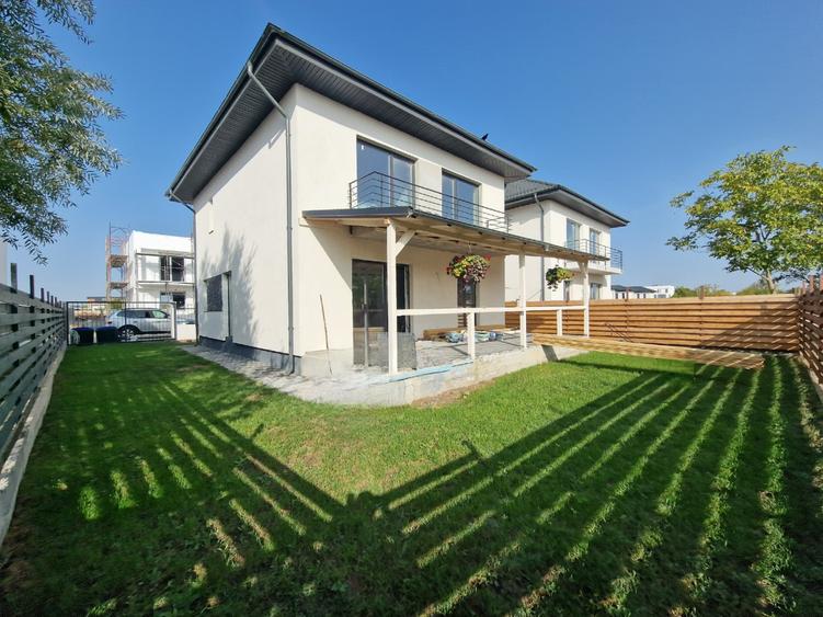 Casă 5 camere, mansardă, 140 mp, teren 350 mp