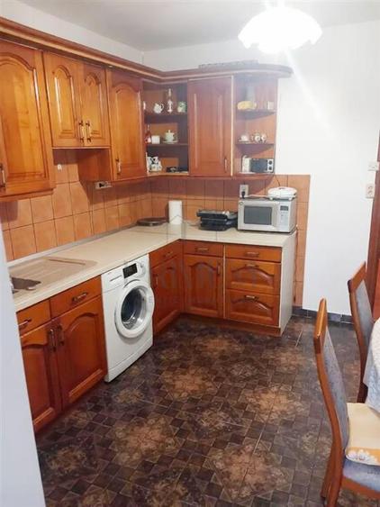 GIROCULUI - 3 CAM - 2 BAI - BOXA - 2 BALCOANE - PARTER INALT - ZONA LINISTITA