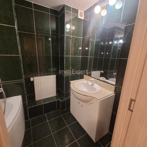 Vand apartament cu 3 camere Centrul Civic, Strada Toamnei - 17