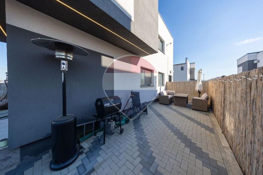 Apartament modern, curte, Sanpetru!
