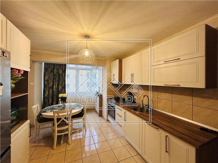 Ap cu 3 camere, 65 mp + balcon, pivnita, mobilat modern, V. Aaron
