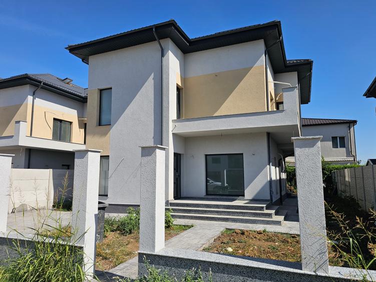 Casă de vânzare | 5 camere + mansardă | 280 mp | 380 mp teren