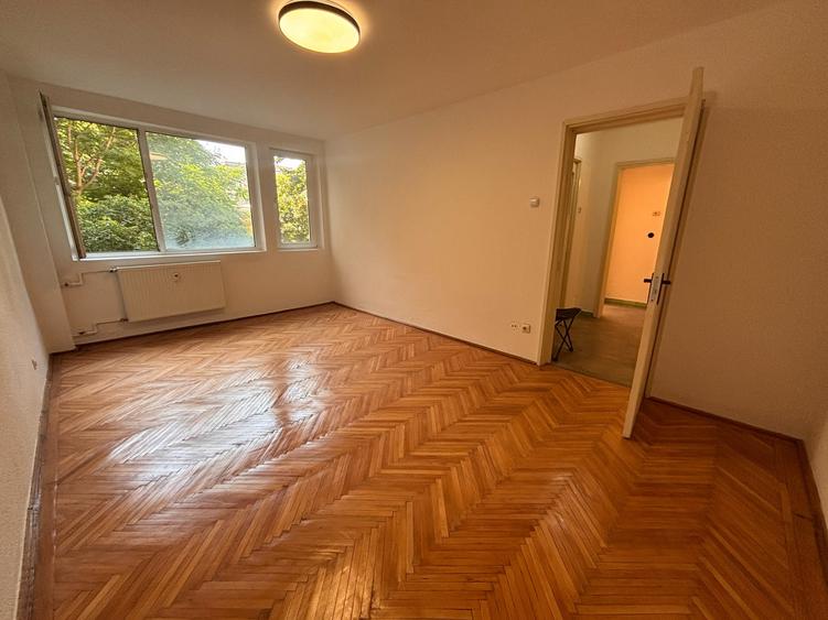 2 Camere - Bd. Ferdinand x Mihai Bravu - Locuinta sau Birou!