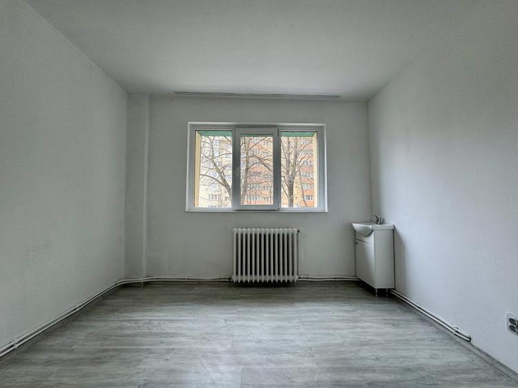 Spatiu comercial ideal pentru salon, 51 mp, parter, zona Calea Floresti