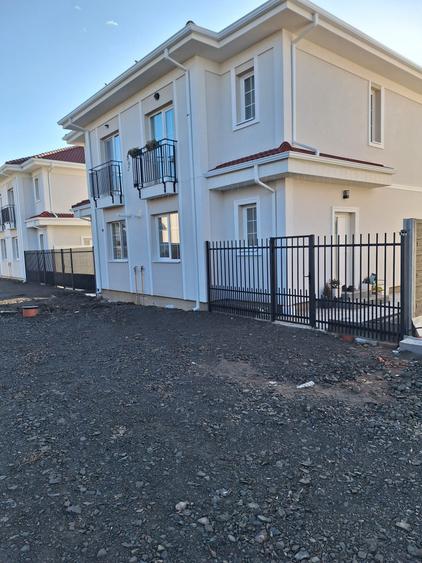 Duplex nou 2025 – 3 camere, curte proprie | Sânandrei, 10 min Timișoara