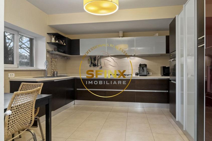 Vila cu teren de 1000mp, gradina matura, piscina, garaj, aproape de Jolie Ville