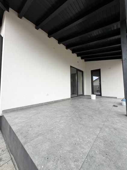 Duplex 4 camere, 96 mp utili, 16 mp terasa, 370 mp teren - Sag